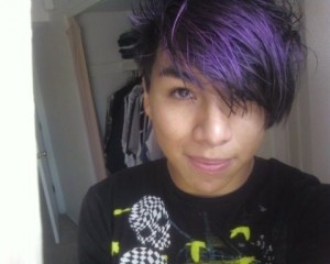 peinado-emo-chico-purpura